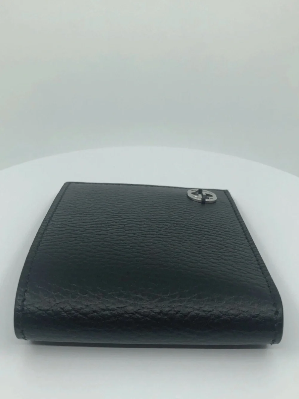 Gucci Men's Black Bifold Wallet Solid Logo Accent Credit Card Feature